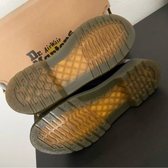 NIB Dr. Martens 1460Y Black Patent Leather Women's Boots - Picture 10 of 12